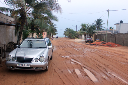 Die Avenue Madiba mit Blick aufs Meer nach dem großen Regen