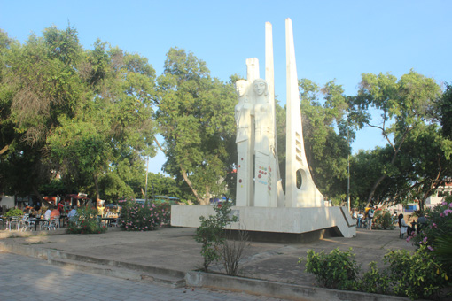 Monument in gefegtem Zustand