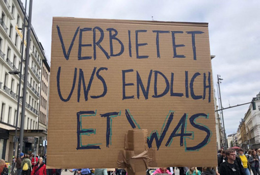 Verbietet uns