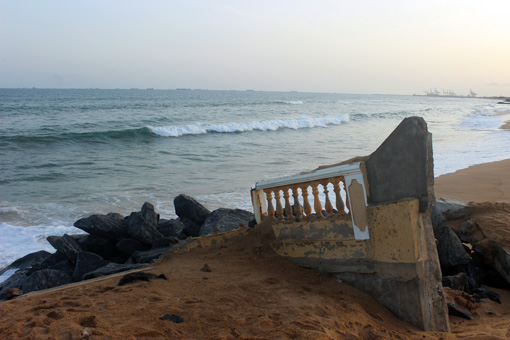 Das Meer frisst Hotel Madiba