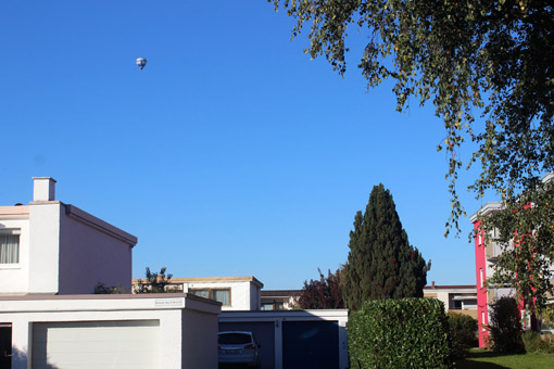 Ballon über dem Stadtviertel