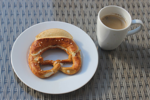 Butterbrezel on an Kaffee