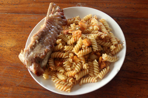 Truthahn und Fusilli mit Karotten