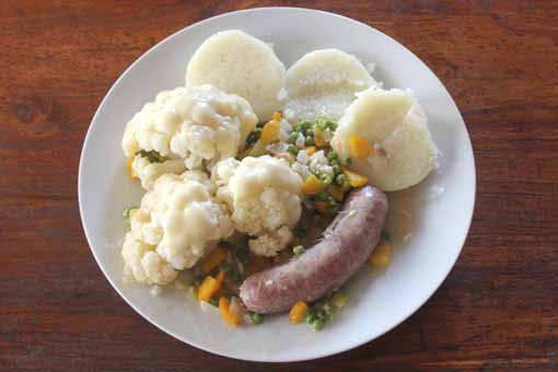 Blumenkohl, Yam und Wurscht