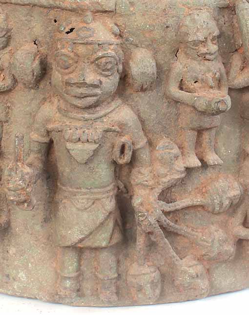 Krieger mit fünf abgeschlagenen Köpfen Bronzemonument